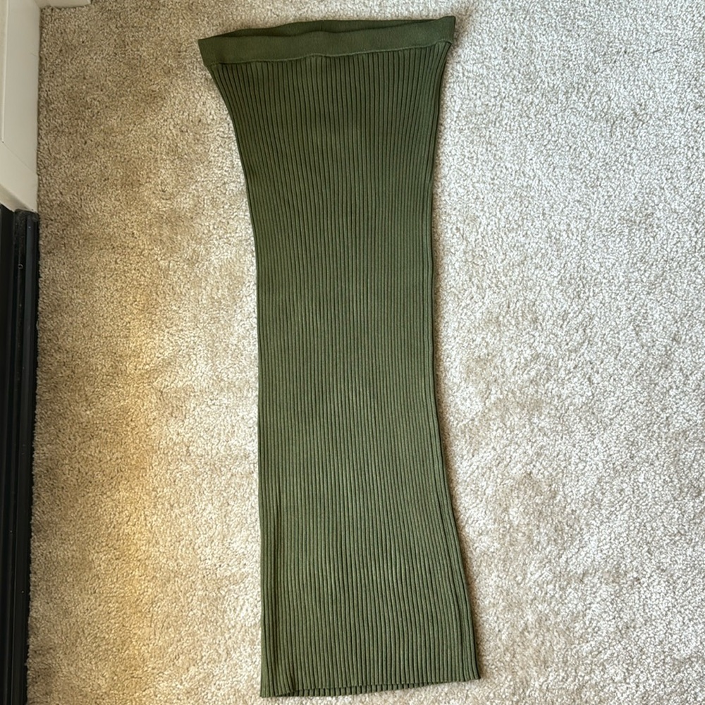 NWT H&M ribbed midi skirt in olive